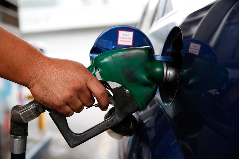 Primera consulta sobre aumento de gasolina recibe apoyo popular