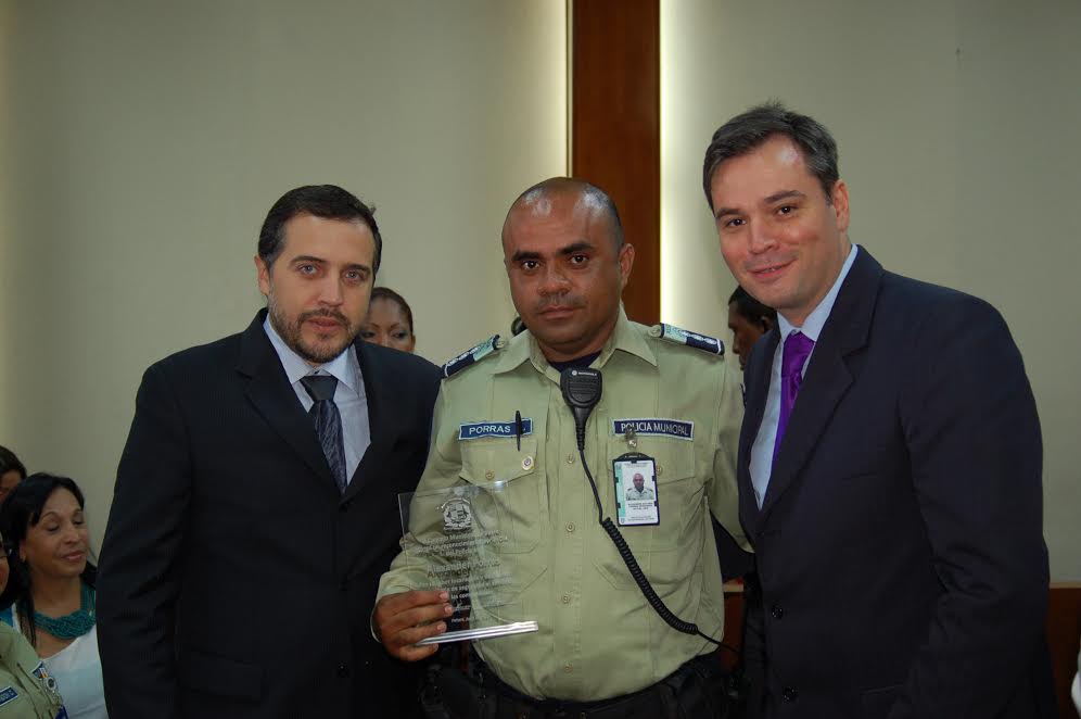 Alcalde Ocariz y concejales de Sucre reconocen labor de los Policías en su día