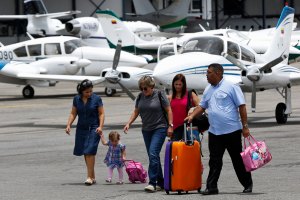 A falta de boletos aéreos, los venezolanos se vuelven creativos