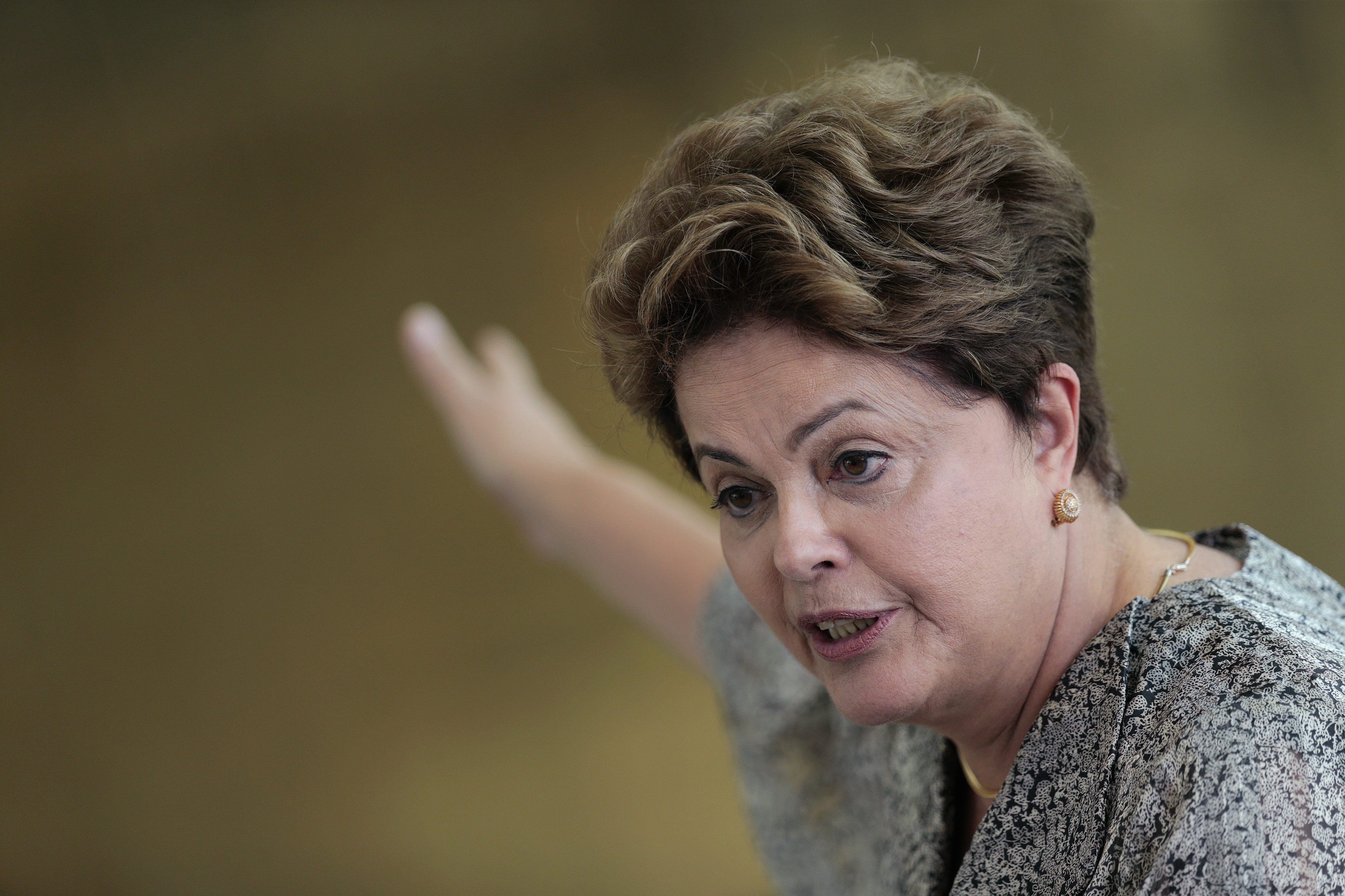 Rousseff califica de intento de “golpe” uso político de caso Petrobras