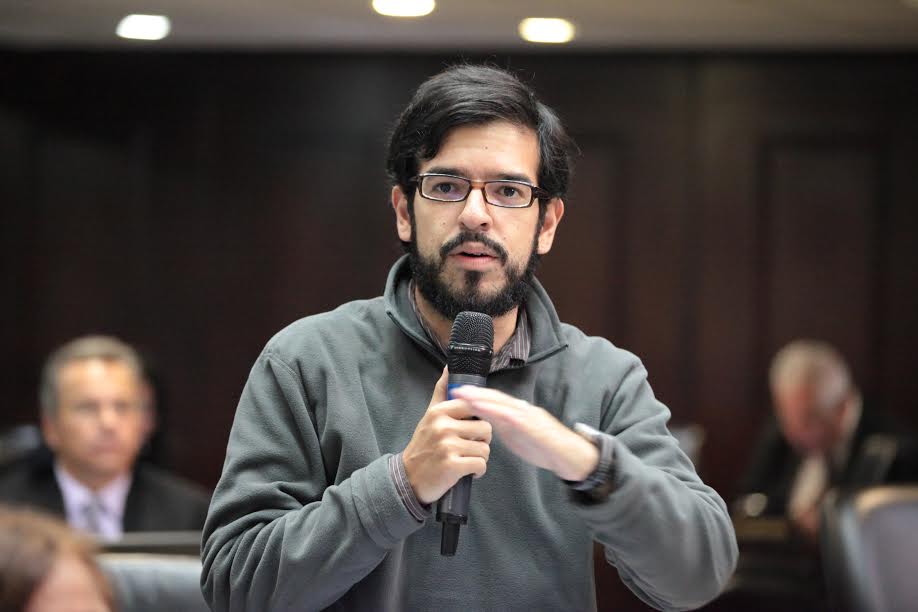 Miguel Pizarro: Ley de CestaTickets es un acto de justicia social