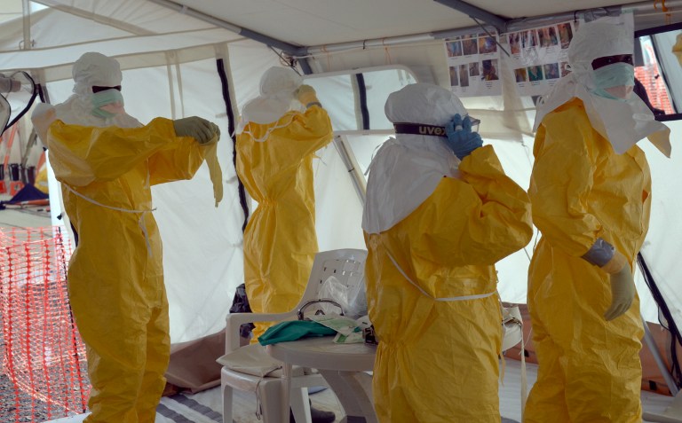 Más de siete mil muertos y 19 mil contagios por ébola, según reporte de la OMS