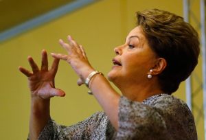 Rousseff admite que corrupción en Petrobras dificulta formación de gabinete