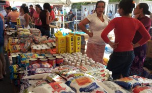 Oficializan prohibición de venta de alimentos y rubros básicos en el comercio informal