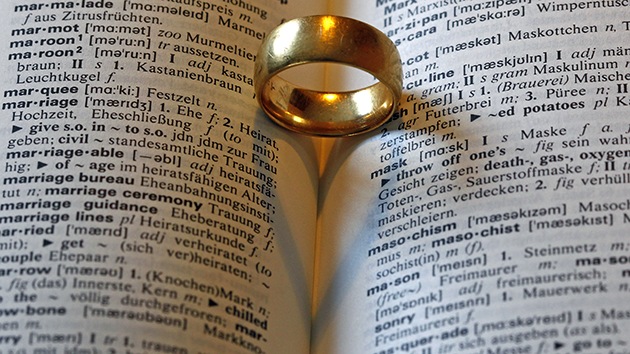 ¿Barato o costoso? precios de anillos de matrimonio predice duración de pareja