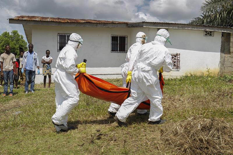 Ocho personas sometidas a pruebas de ébola en Chile dieron resultado negativo
