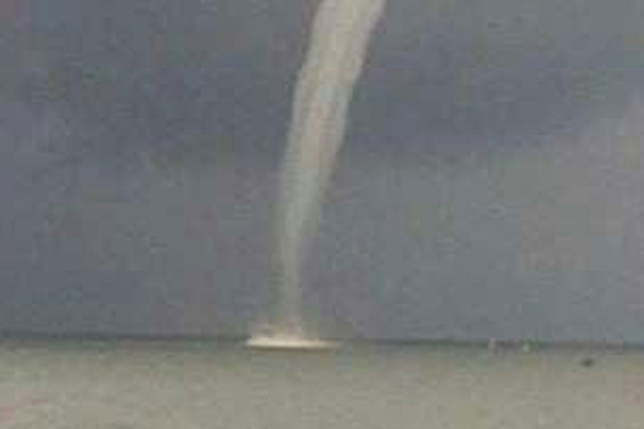 Tromba marina en el Lago de Maracaibo (Foto)