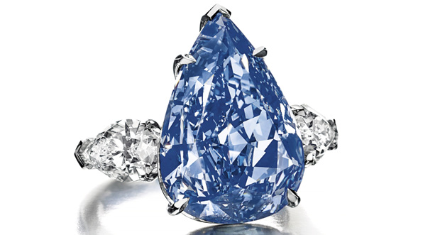 Diamante azul subastado en 32,6 millones de dólares, récord mundial