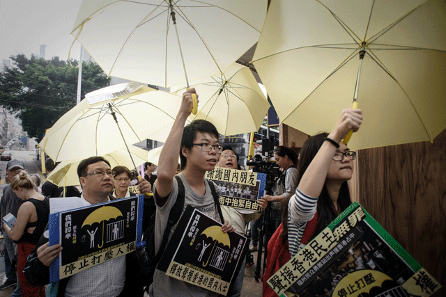 Estudiantes de Hong Kong piden reunirse con las autoridades de Pekín