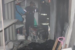 Bomberos de Vargas controlaron incendio en tienda de Catia la Mar (Fotos)