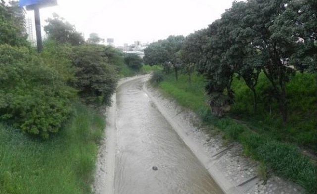 Río Guaire estuvo a un metro de salirse de su cauce