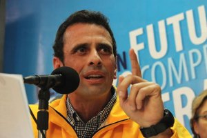 Capriles: O esto cambia o se revienta