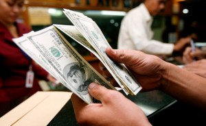 Dólar Simadi disminuye algunos céntimos