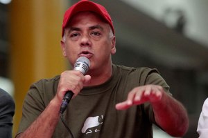 La reacción de Jorge Rodríguez ante la polémica actuación de Chino y Nacho en Suena Caracas