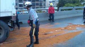 Derrame de gasolina colapsó la autopista Francisco Fajardo