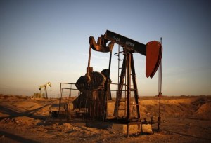 El petróleo baja en Nueva York y cierra en 47,75 dólares en un mercado cauteloso