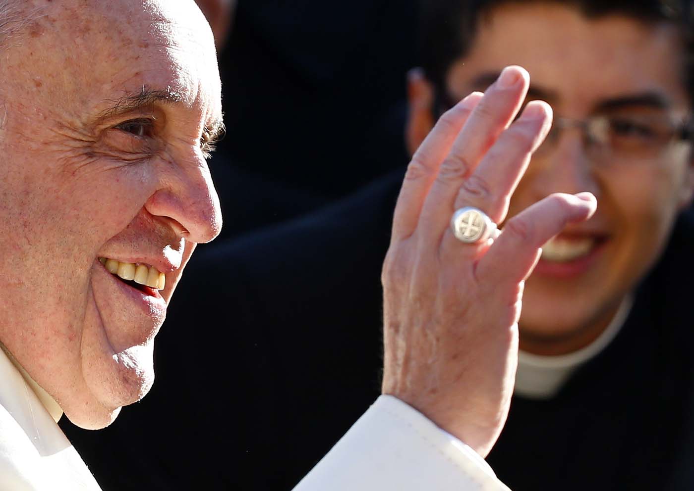 Con tango y regalos, los fieles le celebraron el cumpleaños al papa Francisco (Fotos)