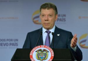 Santos sanciona reforma tributaria para mantener inversión social