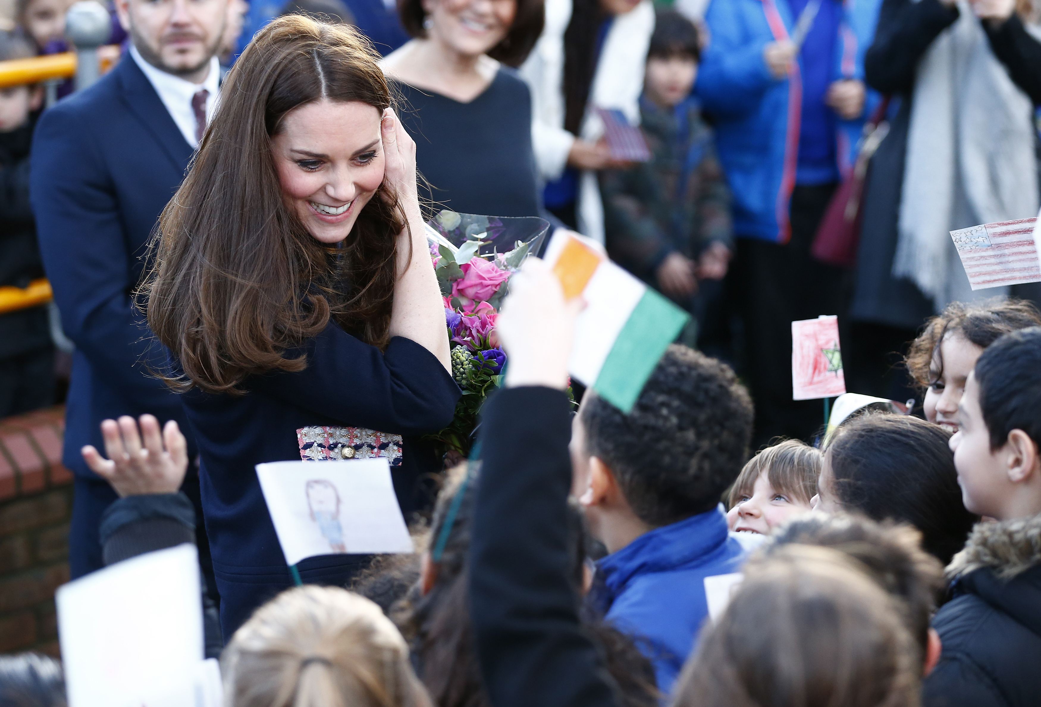 Kate cumple sus promesas y visita la escuela primaria Barlby (Fotos)