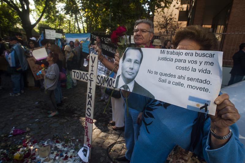 Determinan que al fiscal Nisman lo drogaron y mataron, dice prensa argentina