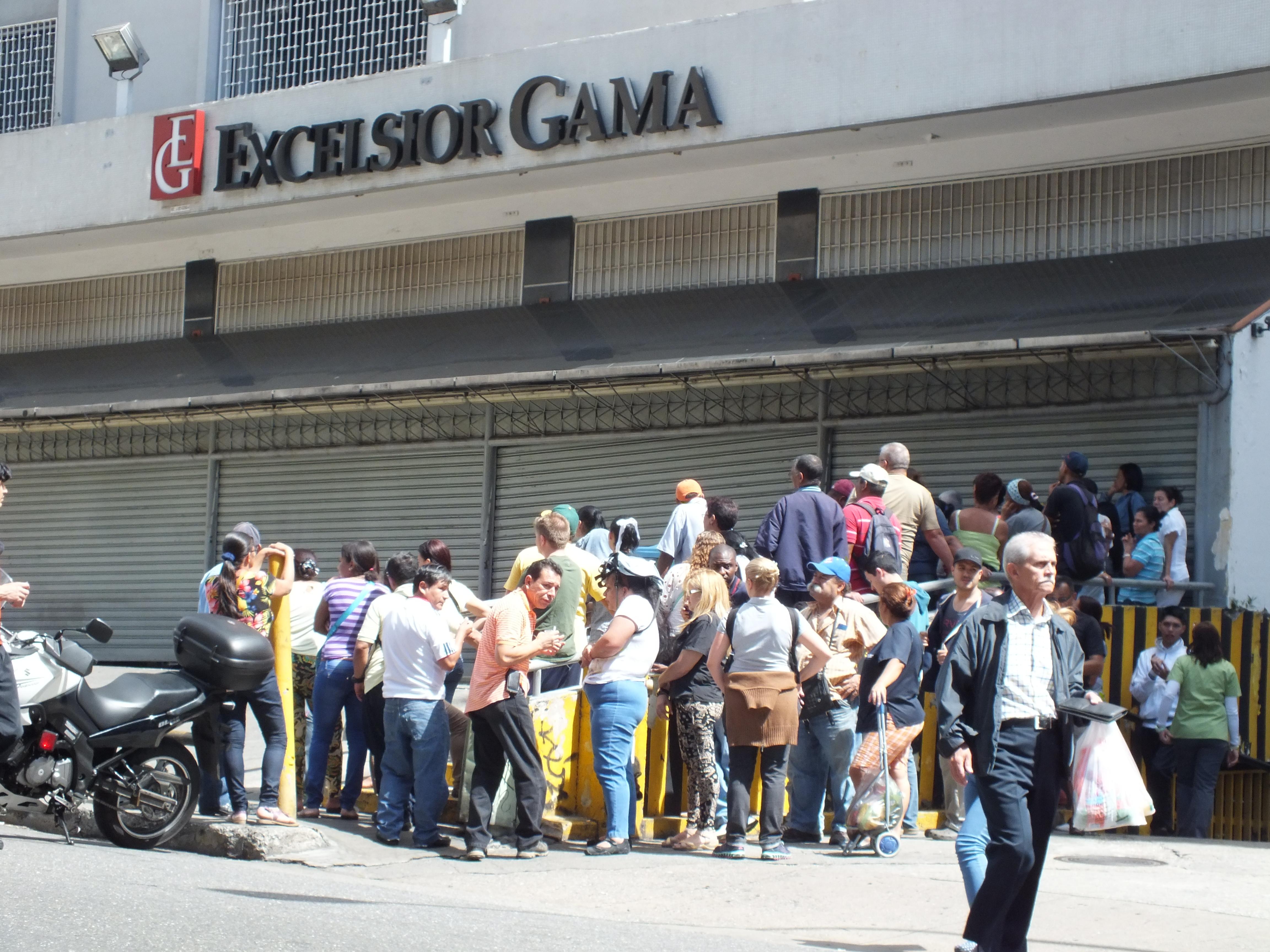 Excelsior Gama de Los Palos Grandes bajó la santamaría por largas colas (FOTOS)