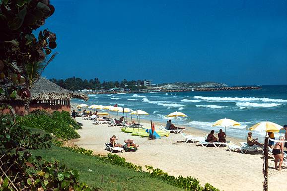 En Margarita disfrutar un día de playa cuesta un ojo de la cara