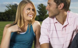 No todo se trata de infidelidades: Siete motivos de por qué ellos ven a otra chica