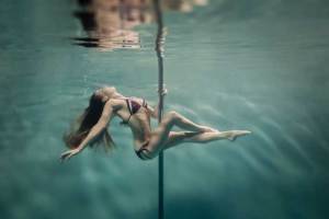 ¡Increíble! Pole Dance bajo el agua (Fotos + Video)