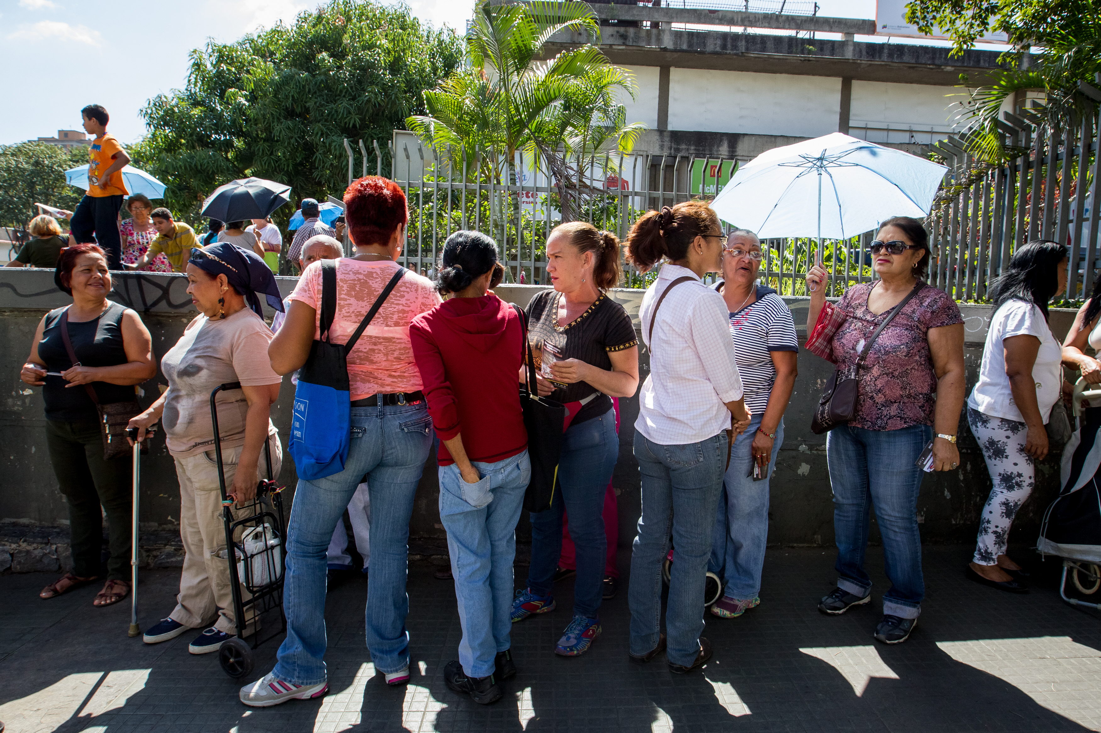 Amanecieron en las calles para comprar electrodomésticos