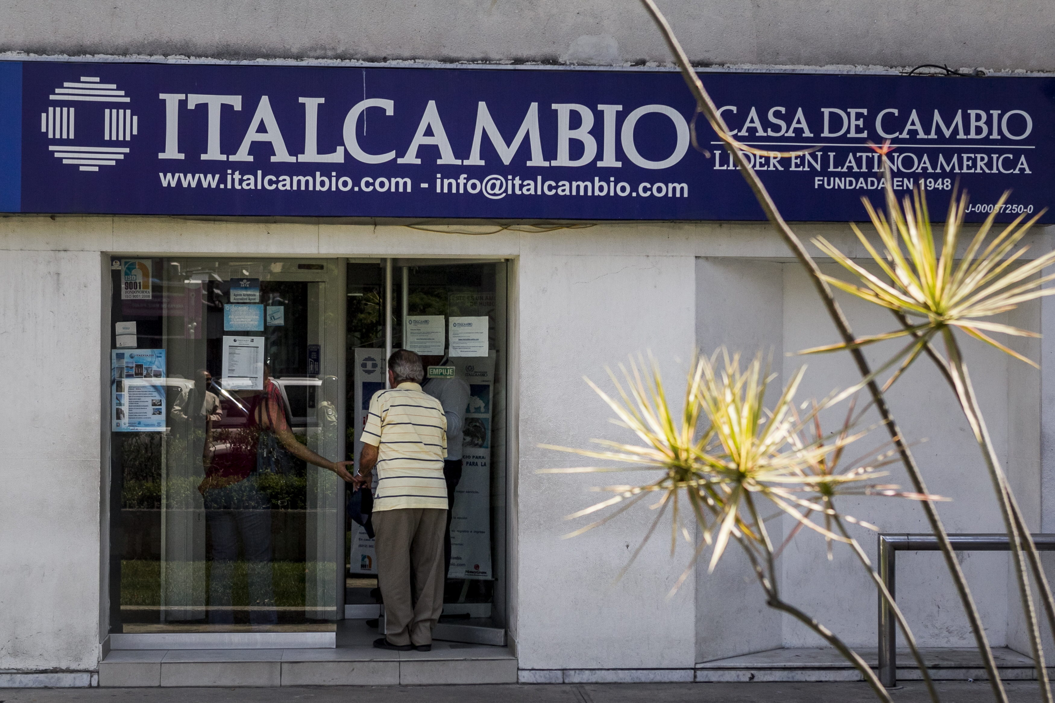 Gobierno bolivariano asegura que Ley cambiaria autorizará inversiones en divisas y transacciones en casas de cambio