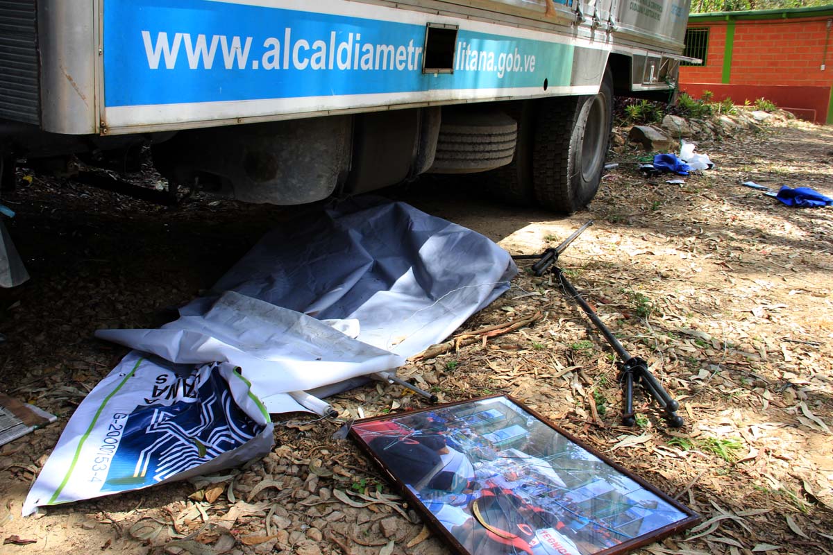 Grupos vandálicos atacaron sede de la Alcaldía Metropolitana en Caricuao (Fotos)