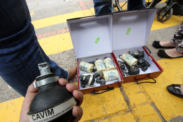 ¿Cuánto se gasta Maduro en bombas para reprimir a los venezolanos?