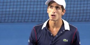 El pelotazo en la cabeza que recibió un tenista en el Abierto de Australia (Video)