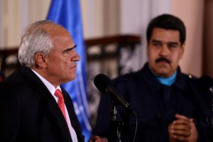 Samper dice que falta de visa no le impide buscar acercamiento EEUU-Venezuela