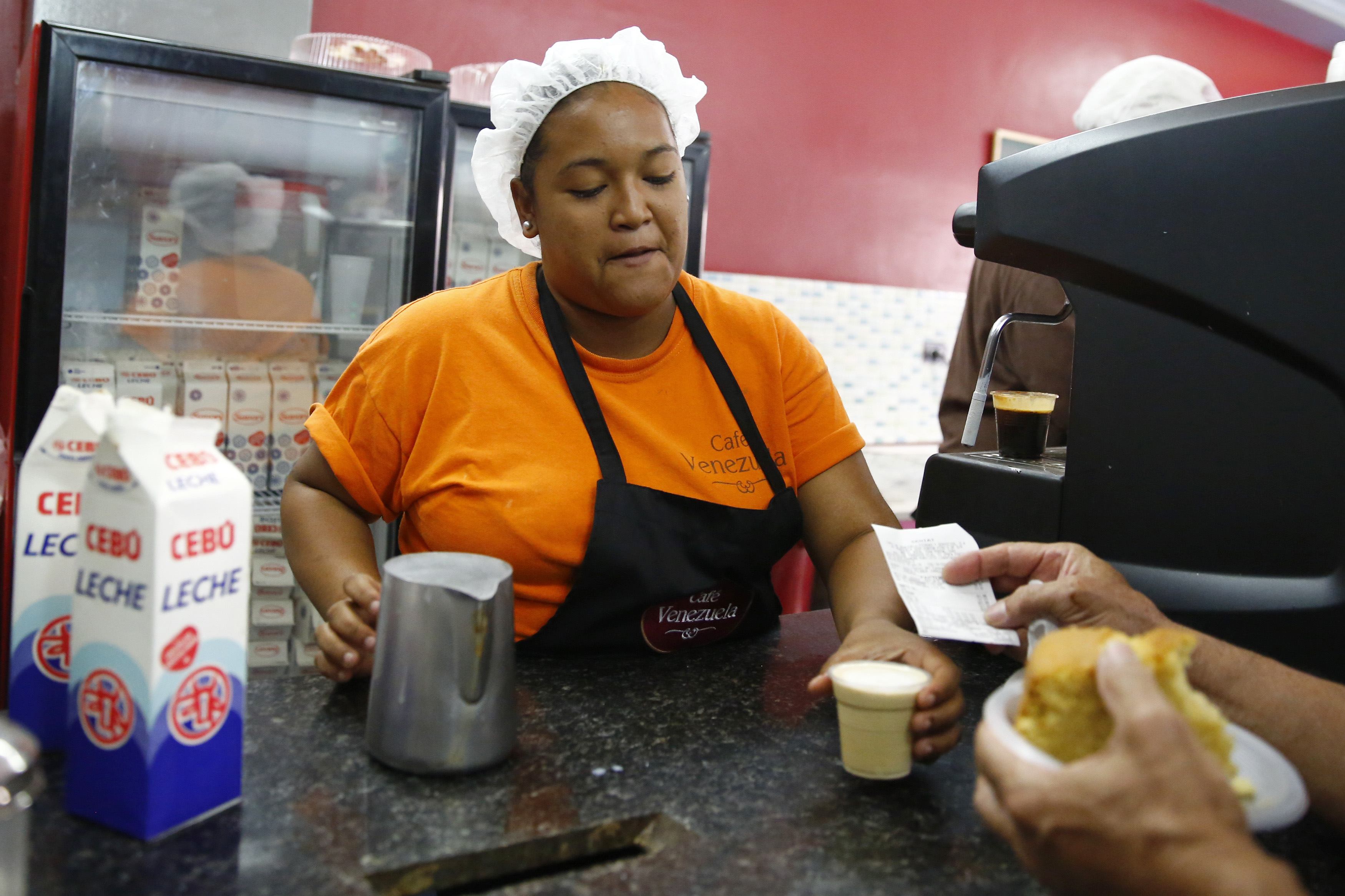 Producción del café cae a menos de la mitad del consumo