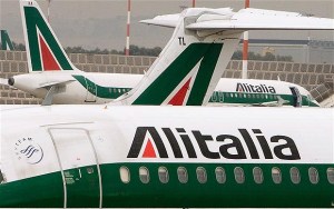 Pasajeros temen quedar varados por reprogramación de vuelos de Alitalia