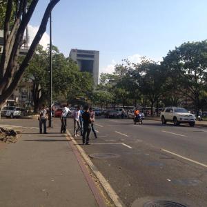 Presuntos funcionarios detienen a otro joven en Altamira mientras protestaba (Fotos)
