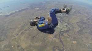 Paracaidista se desmaya en plena caída libre (VIDEO)