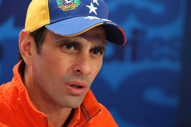 Capriles viaja a EE.UU. a pedir observadores de OEA para Parlamentarias