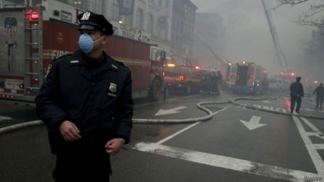 Edificio en New York habría explotado por fuga de gas