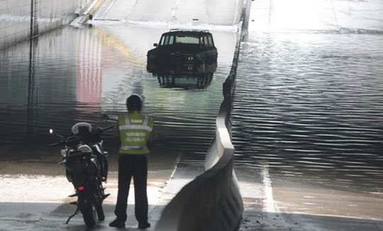 Cierran túnel que comunica a Plaza Venezuela con Paseo Colón por ruptura de tubería