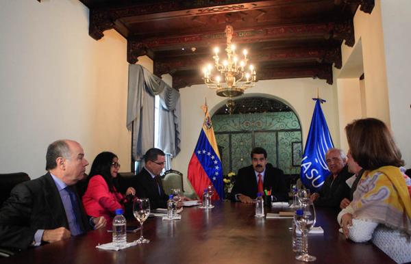 Delegación de cancilleres de Unasur se reúne en la Casa Amarilla con Maduro