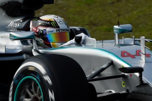 Hamilton logra la pole en Mónaco por delante de Rosberg