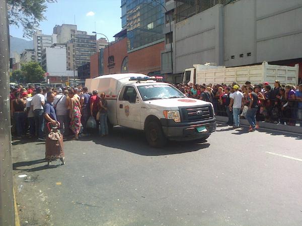 Asesinaron a dos hombres en la avenida Baralt (Fotos)