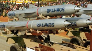 No hay medicinas, pero el gobierno muestra interés en misiles de la India