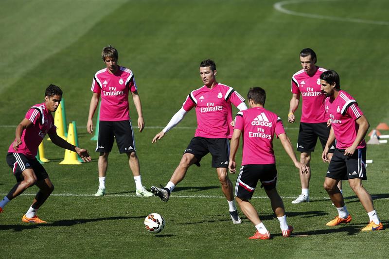 El Real Madrid inicia la caza del líder con James de vuelta