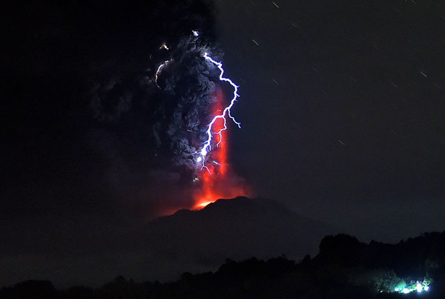 Volcán Calbuco pone en vilo sur de Chile y Argentina