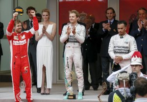 Rosberg gana por tercer año en Mónaco tras error de Hamilton