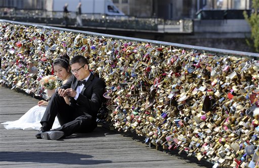París desmantelará los candados del amor de puente