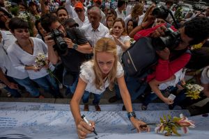 Tintori: Maduro canceló viaje a El Vaticano ante presión ciudadana